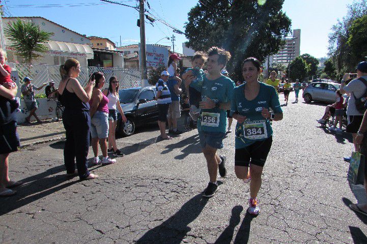 Ruas de Pará de Minas foram tomadas por atletas na 4ª edição da Corrida Sicoob Ascicred