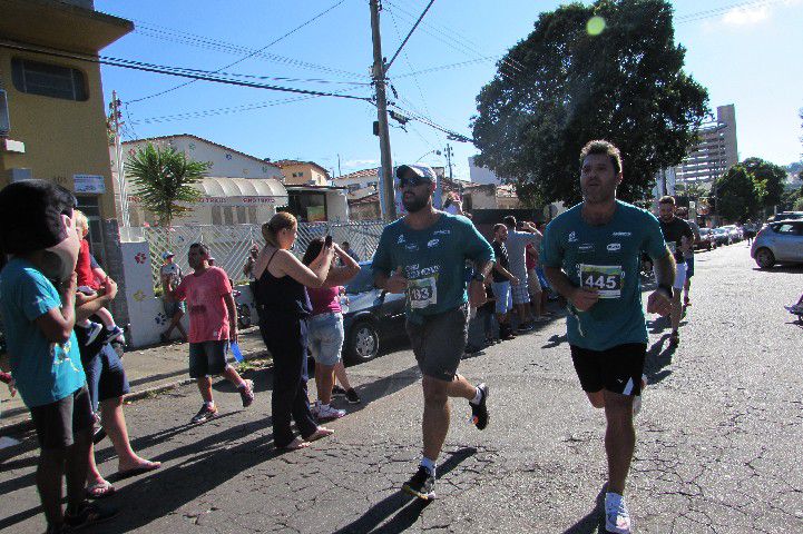 Ruas de Pará de Minas foram tomadas por atletas na 4ª edição da Corrida Sicoob Ascicred