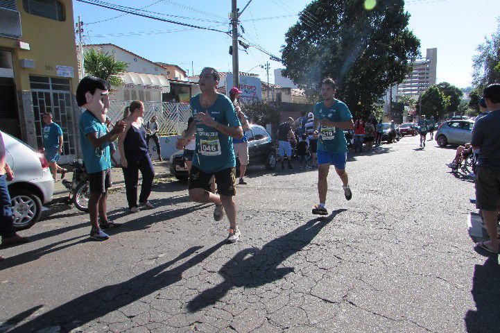 Ruas de Pará de Minas foram tomadas por atletas na 4ª edição da Corrida Sicoob Ascicred