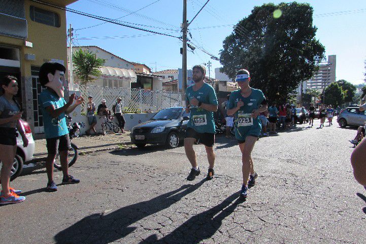 Ruas de Pará de Minas foram tomadas por atletas na 4ª edição da Corrida Sicoob Ascicred