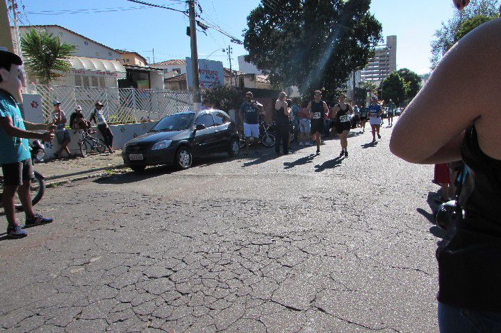 Ruas de Pará de Minas foram tomadas por atletas na 4ª edição da Corrida Sicoob Ascicred