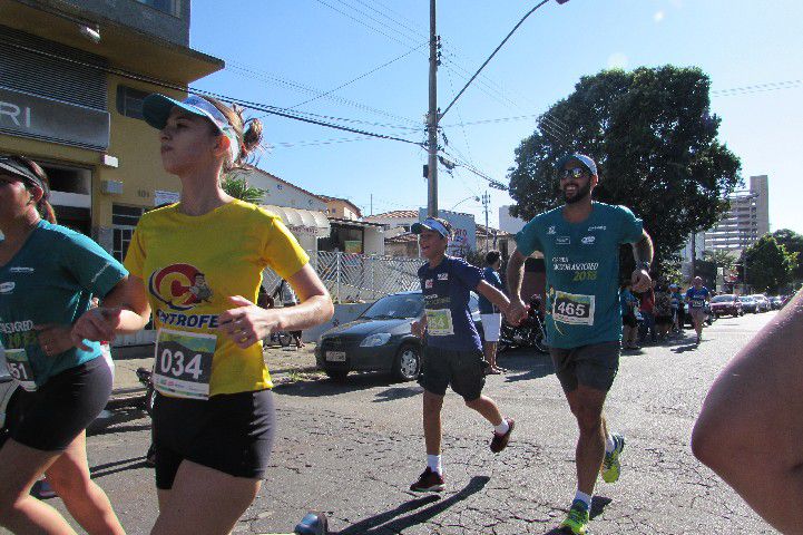 Ruas de Pará de Minas foram tomadas por atletas na 4ª edição da Corrida Sicoob Ascicred