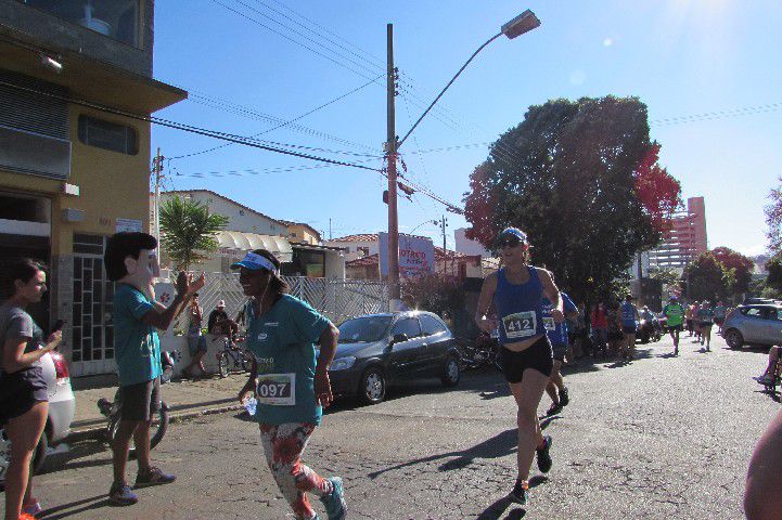 Ruas de Pará de Minas foram tomadas por atletas na 4ª edição da Corrida Sicoob Ascicred