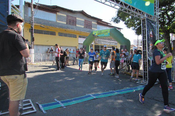 Ruas de Pará de Minas foram tomadas por atletas na 4ª edição da Corrida Sicoob Ascicred