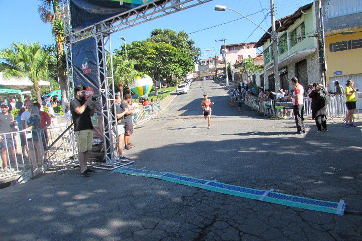 Ruas de Pará de Minas foram tomadas por atletas na 4ª edição da Corrida Sicoob Ascicred