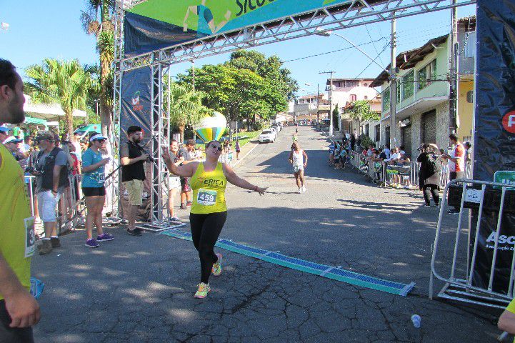 Ruas de Pará de Minas foram tomadas por atletas na 4ª edição da Corrida Sicoob Ascicred