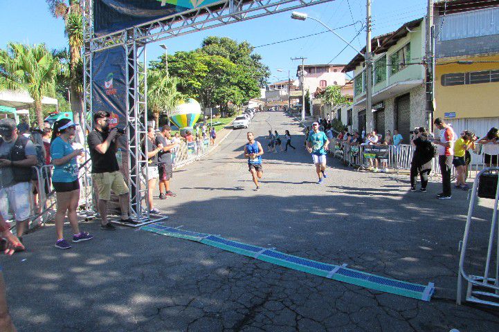 Ruas de Pará de Minas foram tomadas por atletas na 4ª edição da Corrida Sicoob Ascicred