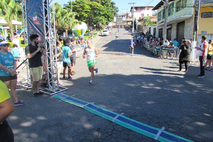 Ruas de Pará de Minas foram tomadas por atletas na 4ª edição da Corrida Sicoob Ascicred