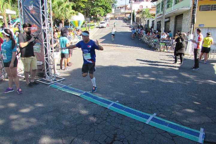 Ruas de Pará de Minas foram tomadas por atletas na 4ª edição da Corrida Sicoob Ascicred