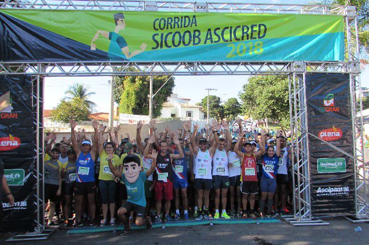 Ruas de Pará de Minas foram tomadas por atletas na 4ª edição da Corrida Sicoob Ascicred