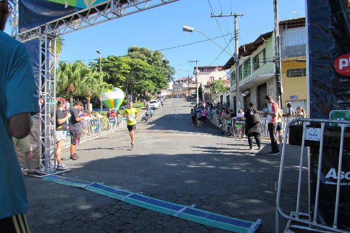 Ruas de Pará de Minas foram tomadas por atletas na 4ª edição da Corrida Sicoob Ascicred