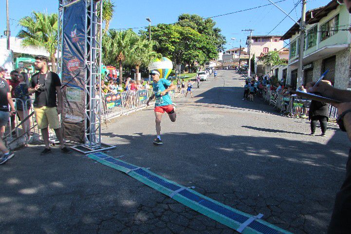 Ruas de Pará de Minas foram tomadas por atletas na 4ª edição da Corrida Sicoob Ascicred