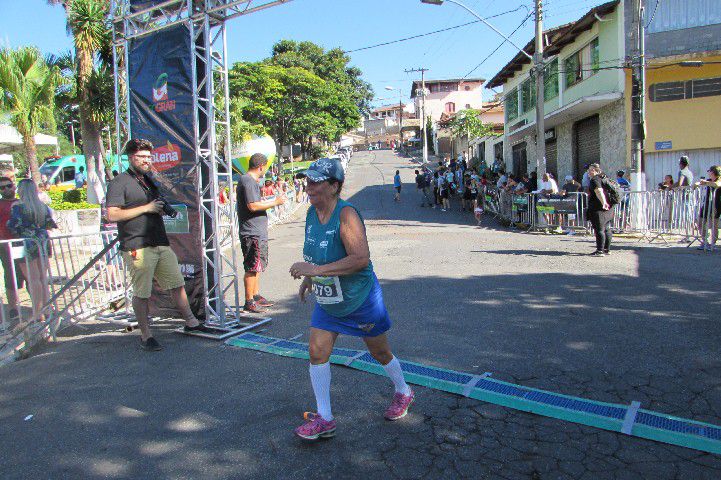 Ruas de Pará de Minas foram tomadas por atletas na 4ª edição da Corrida Sicoob Ascicred