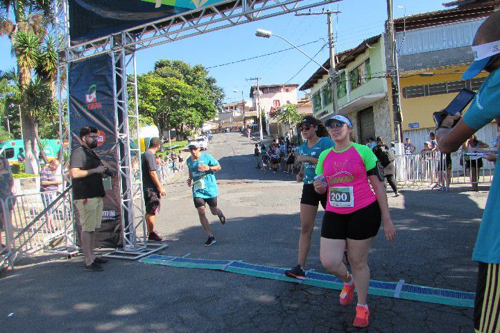 Ruas de Pará de Minas foram tomadas por atletas na 4ª edição da Corrida Sicoob Ascicred