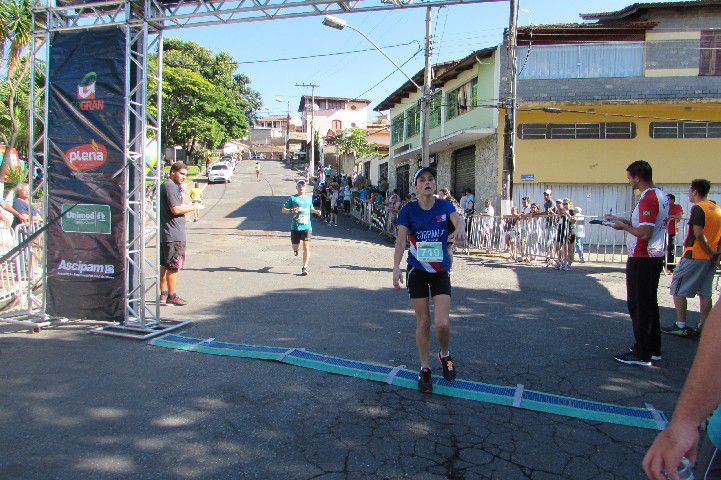 Ruas de Pará de Minas foram tomadas por atletas na 4ª edição da Corrida Sicoob Ascicred