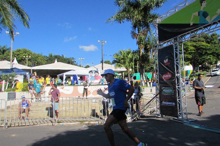 Ruas de Pará de Minas foram tomadas por atletas na 4ª edição da Corrida Sicoob Ascicred