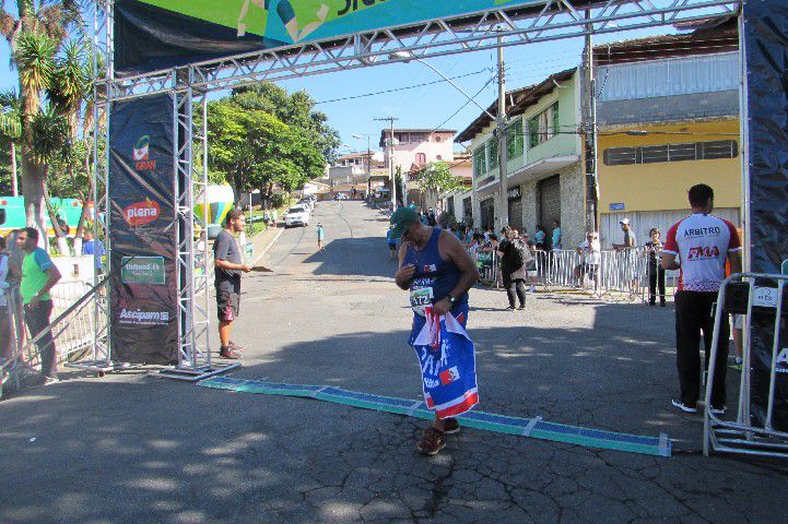 Ruas de Pará de Minas foram tomadas por atletas na 4ª edição da Corrida Sicoob Ascicred