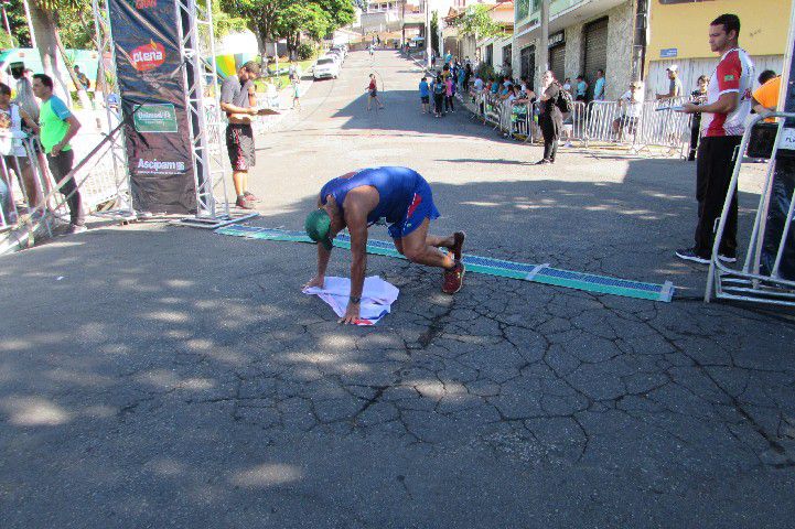 Ruas de Pará de Minas foram tomadas por atletas na 4ª edição da Corrida Sicoob Ascicred