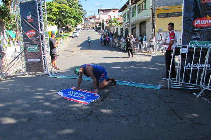 Ruas de Pará de Minas foram tomadas por atletas na 4ª edição da Corrida Sicoob Ascicred