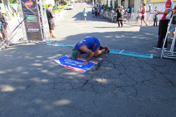 Ruas de Pará de Minas foram tomadas por atletas na 4ª edição da Corrida Sicoob Ascicred