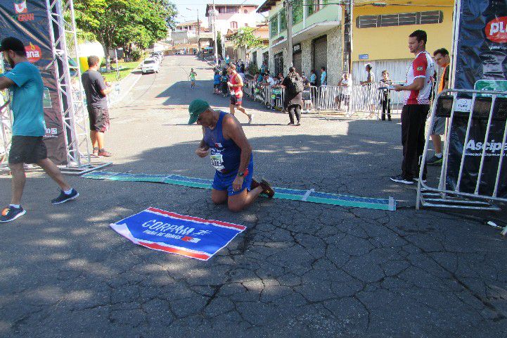 Ruas de Pará de Minas foram tomadas por atletas na 4ª edição da Corrida Sicoob Ascicred