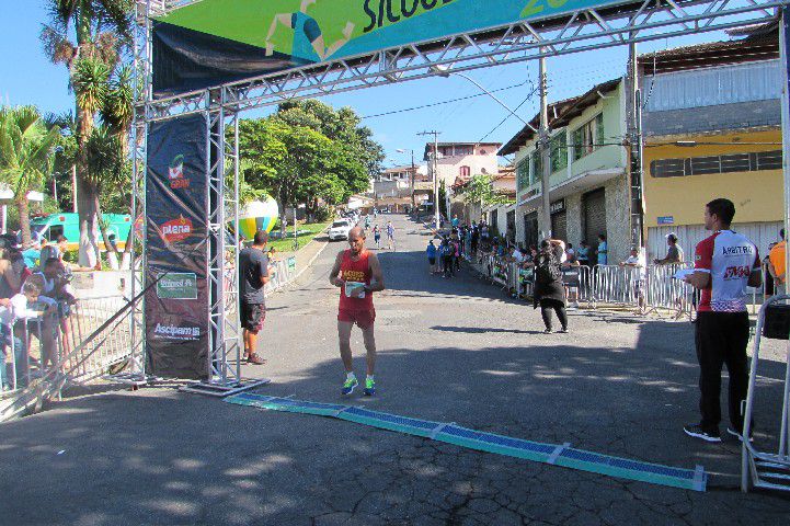 Ruas de Pará de Minas foram tomadas por atletas na 4ª edição da Corrida Sicoob Ascicred