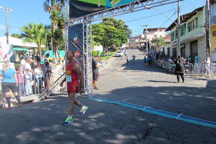 Ruas de Pará de Minas foram tomadas por atletas na 4ª edição da Corrida Sicoob Ascicred