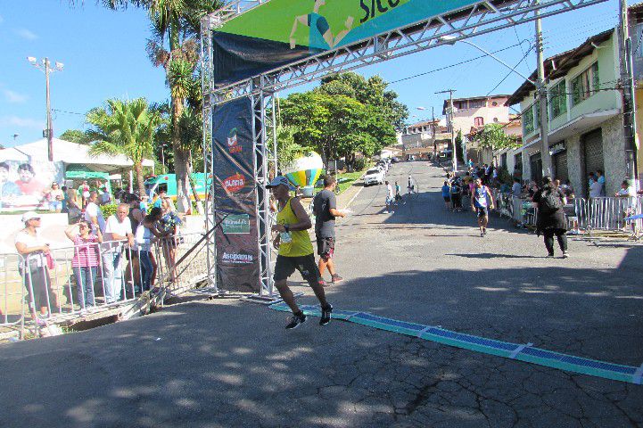 Ruas de Pará de Minas foram tomadas por atletas na 4ª edição da Corrida Sicoob Ascicred