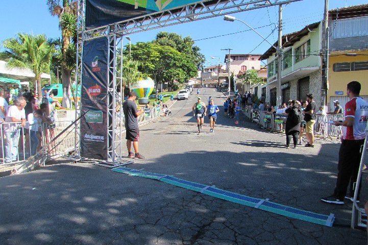 Ruas de Pará de Minas foram tomadas por atletas na 4ª edição da Corrida Sicoob Ascicred