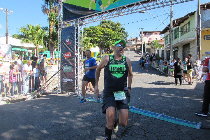 Ruas de Pará de Minas foram tomadas por atletas na 4ª edição da Corrida Sicoob Ascicred