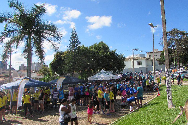 Ruas de Pará de Minas foram tomadas por atletas na 4ª edição da Corrida Sicoob Ascicred