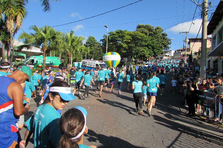 Ruas de Pará de Minas foram tomadas por atletas na 4ª edição da Corrida Sicoob Ascicred