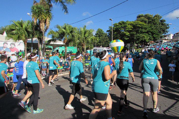 Ruas de Pará de Minas foram tomadas por atletas na 4ª edição da Corrida Sicoob Ascicred