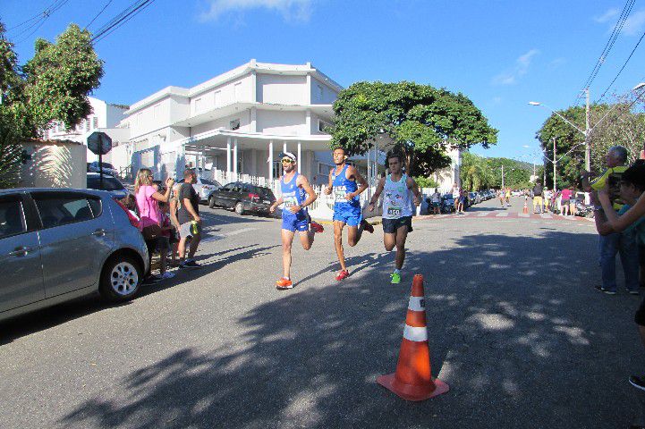 Ruas de Pará de Minas foram tomadas por atletas na 4ª edição da Corrida Sicoob Ascicred