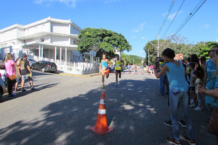 Ruas de Pará de Minas foram tomadas por atletas na 4ª edição da Corrida Sicoob Ascicred