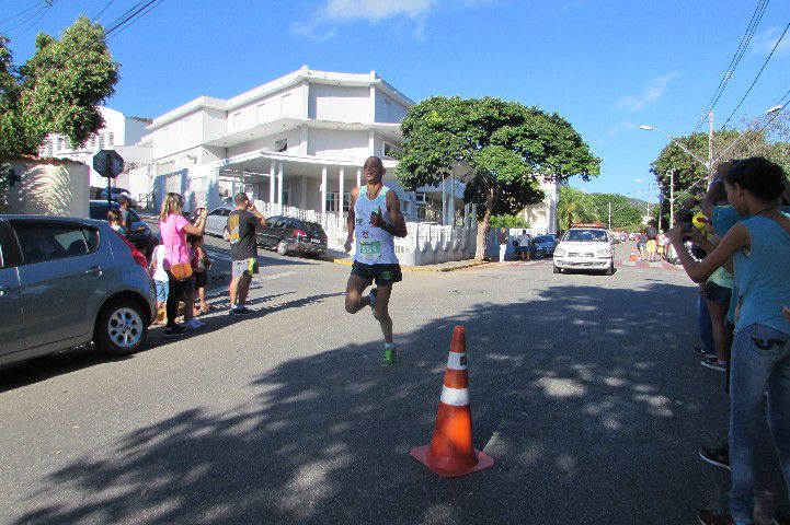 Ruas de Pará de Minas foram tomadas por atletas na 4ª edição da Corrida Sicoob Ascicred