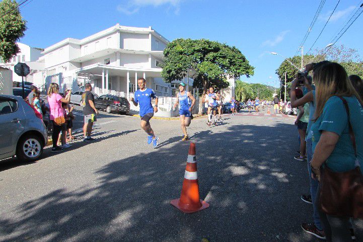 Ruas de Pará de Minas foram tomadas por atletas na 4ª edição da Corrida Sicoob Ascicred