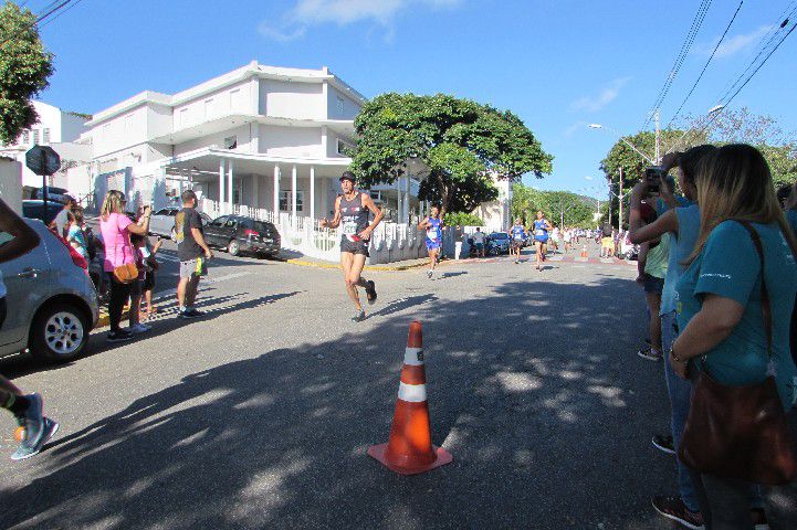 Ruas de Pará de Minas foram tomadas por atletas na 4ª edição da Corrida Sicoob Ascicred