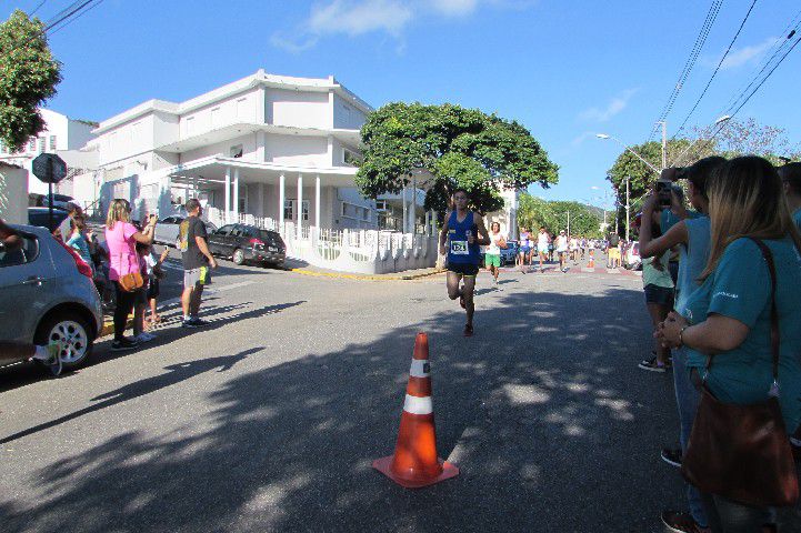 Ruas de Pará de Minas foram tomadas por atletas na 4ª edição da Corrida Sicoob Ascicred