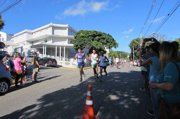 Ruas de Pará de Minas foram tomadas por atletas na 4ª edição da Corrida Sicoob Ascicred