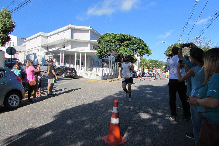 Ruas de Pará de Minas foram tomadas por atletas na 4ª edição da Corrida Sicoob Ascicred