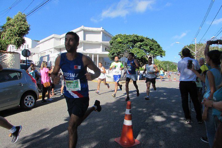 Ruas de Pará de Minas foram tomadas por atletas na 4ª edição da Corrida Sicoob Ascicred