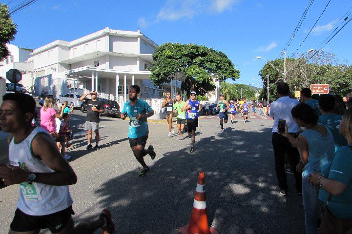 Ruas de Pará de Minas foram tomadas por atletas na 4ª edição da Corrida Sicoob Ascicred