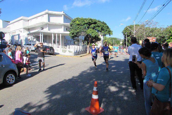 Ruas de Pará de Minas foram tomadas por atletas na 4ª edição da Corrida Sicoob Ascicred