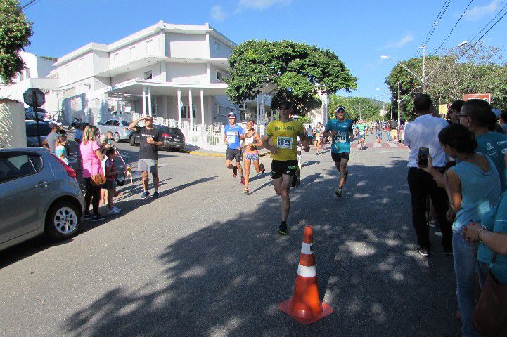 Ruas de Pará de Minas foram tomadas por atletas na 4ª edição da Corrida Sicoob Ascicred