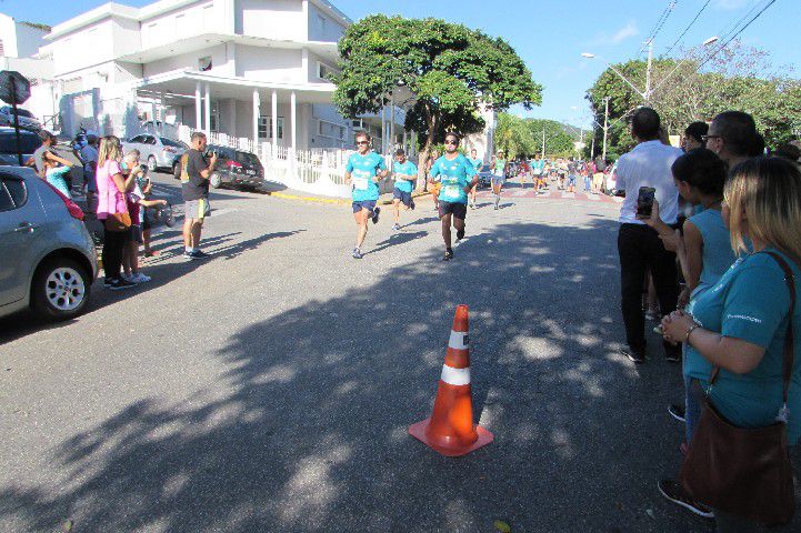 Ruas de Pará de Minas foram tomadas por atletas na 4ª edição da Corrida Sicoob Ascicred