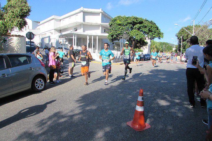 Ruas de Pará de Minas foram tomadas por atletas na 4ª edição da Corrida Sicoob Ascicred