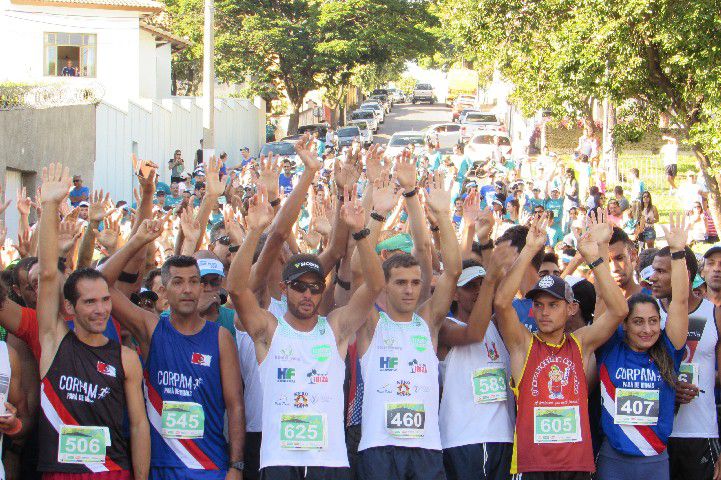 Ruas de Pará de Minas foram tomadas por atletas na 4ª edição da Corrida Sicoob Ascicred