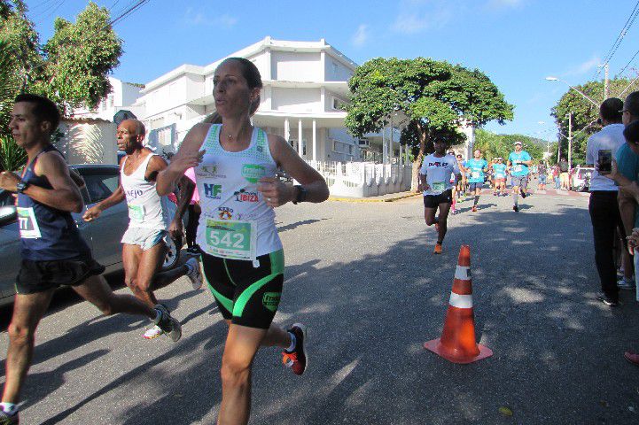 Ruas de Pará de Minas foram tomadas por atletas na 4ª edição da Corrida Sicoob Ascicred