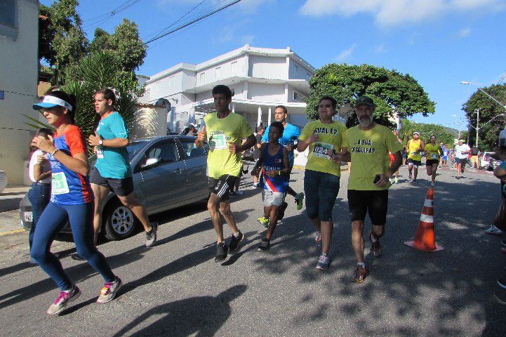 Ruas de Pará de Minas foram tomadas por atletas na 4ª edição da Corrida Sicoob Ascicred